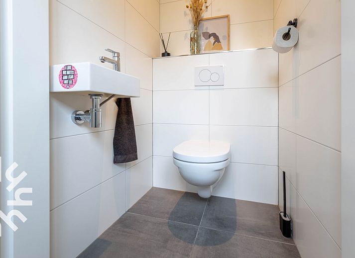 Stilvolles Esszimmer im Ferienhaus DG814, Voorthuizen, Veluwe, mit viel Tageslicht.