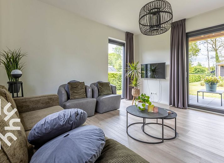 Modernes Badezimmer im Ferienhaus DG814, Voorthuizen, Veluwe, mit glatter Oberflaeche.