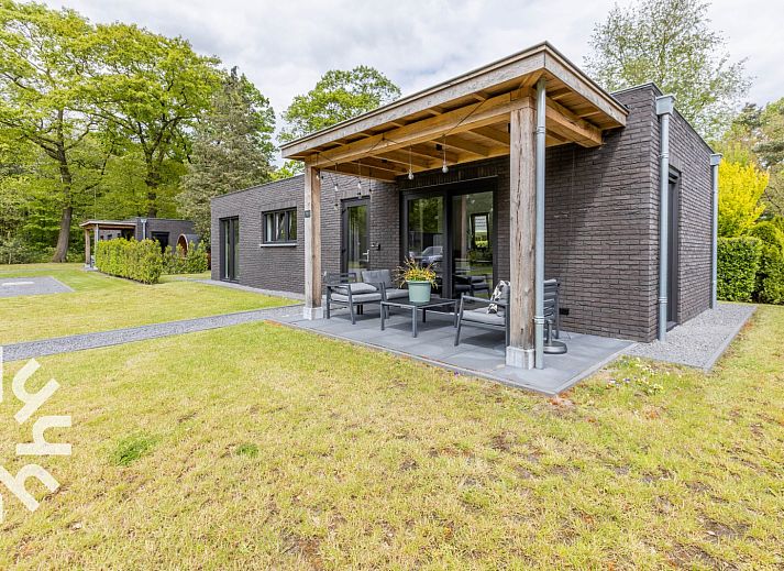 Komfortables Schlafzimmer im Ferienhaus DG814, Voorthuizen, Veluwe mit frischer Bettwaesche.