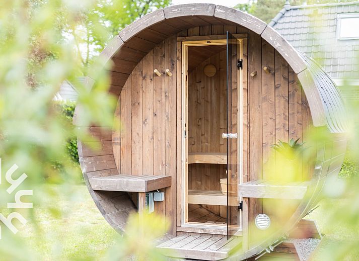 Komfortables Schlafzimmer im Ferienhaus DG814, Voorthuizen, Veluwe mit frischer Bettwaesche.