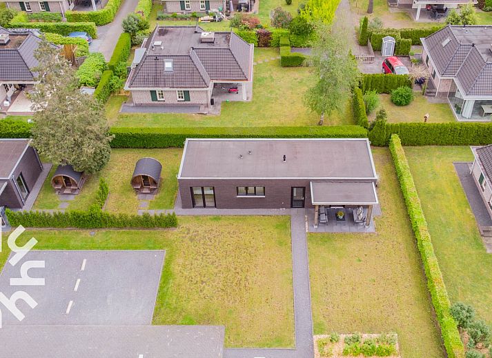Komfortables Schlafzimmer im Ferienhaus DG814, Voorthuizen, Veluwe mit frischer Bettwaesche.