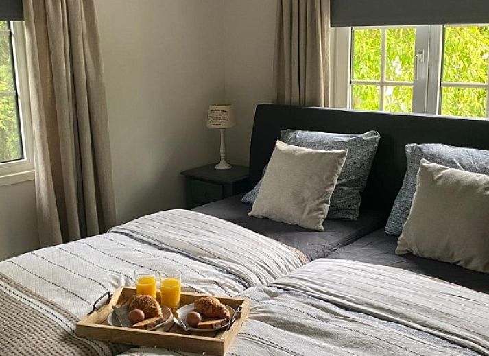 Veluws Paradijs in Voorthuizen, Gelderland offers a serene garden with a terrace, perfect for relaxing in nature.