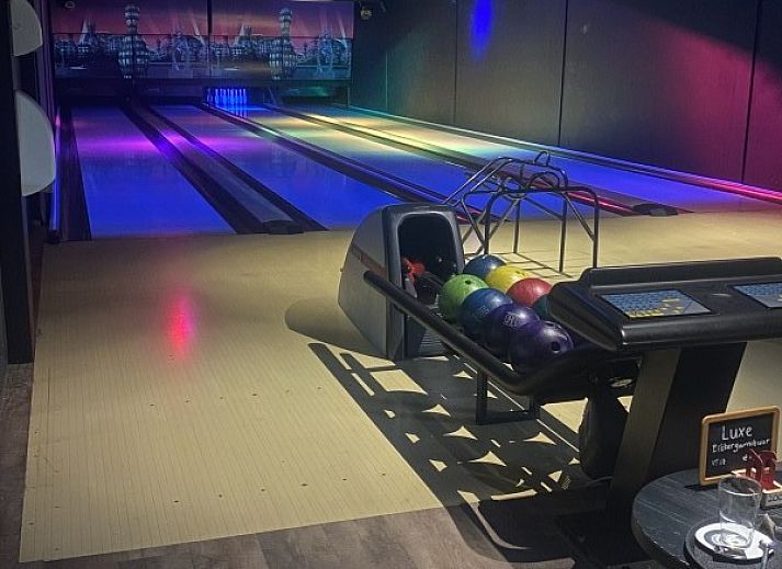 Cozy dining room and kitchen in Het Veluws Paradijs, Voorthuizen, ideal for family dinners in the Veluwe.