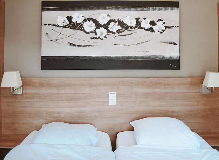 Schlafzimmer im Ferienhaus Recreatiepark De Boshoek, Voorthuizen, Veluwe mit komfortablem Doppelbett.