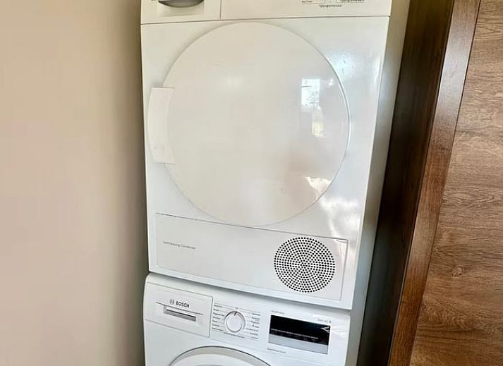 Gemuetlicher Innenbereich des Ferienhauses in Voorthuizen, Veluwe, mit moderner Kueche und gemuetlicher Sitzecke in Gelderland.