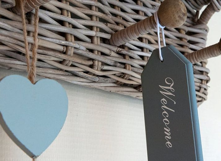 Terras bij Vakantiehuisje in Vaassen met zitgelegenheid, Veluwe, Gelderland.