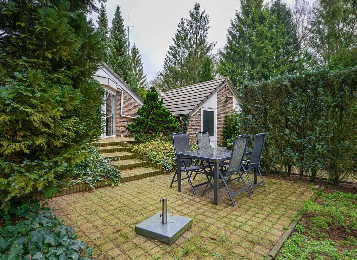 Detached house in Vaassen on the Veluwe with surrounding nature and charming entrance.