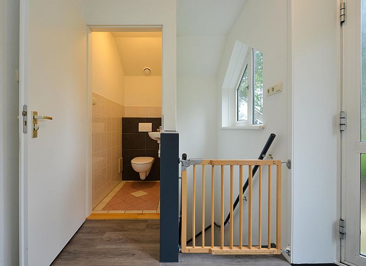 Front view of vacation home in Vaassen, surrounded by Veluwe nature.