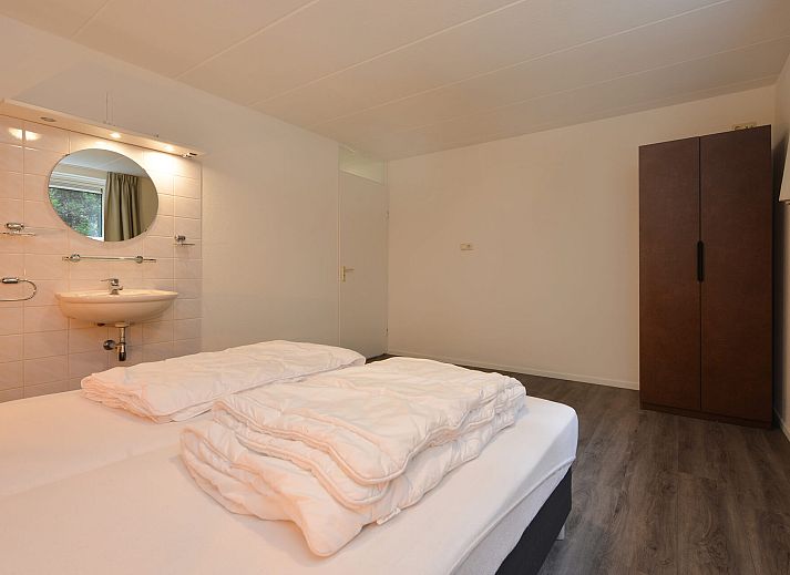 Front view of vacation home in Vaassen, surrounded by Veluwe nature.