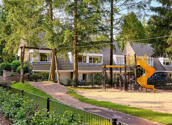 Open kitchen and dining area in vacation home in Vaassen, Gelderland.