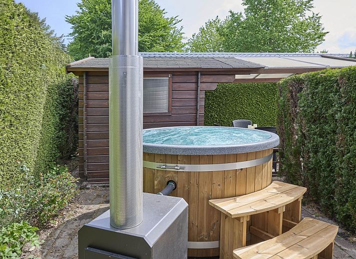 Vakantiehuis Hermelijn in Hulshorst, Veluwe met charmant terras en groene omgeving.