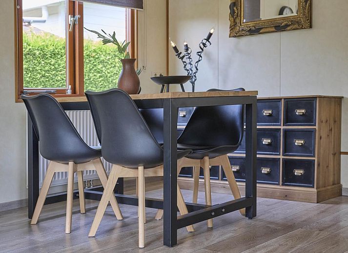 Vakantiehuis Hermelijn in Hulshorst, Veluwe met charmant terras en groene omgeving.