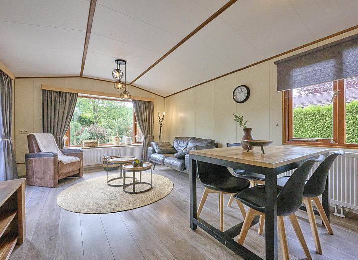 Vakantiehuis Hermelijn in Hulshorst, Veluwe met charmant terras en groene omgeving.