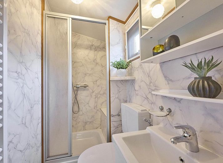 Prive hot tub bij vakantiehuis Hermelijn in Hulshorst, Veluwe voor ultieme ontspanning.