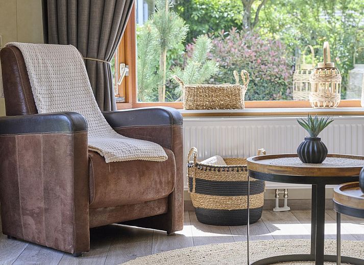 Stijlvolle eethoek in vakantiehuis Hermelijn, Hulshorst, Veluwe met modern design.