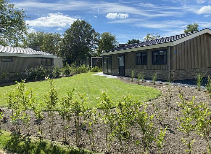 Gezellige woonkamer in Vakantiehuis Hackfort 6, Hulshorst, Veluwe met moderne inrichting.
