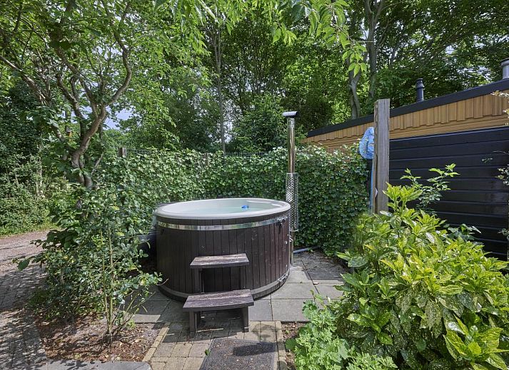 The Tortelduif chalet with terrace in Hulshorst, Veluwe, Gelderland.