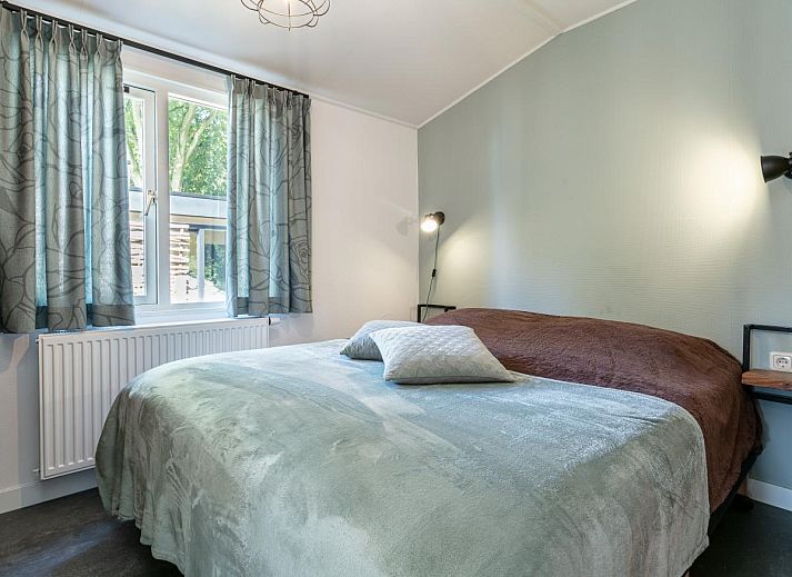 Private jacuzzi at De Tortelduif chalet in Hulshorst, Veluwe, Gelderland.