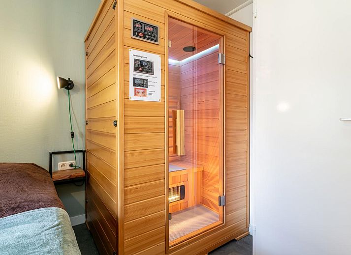 Modern kitchen in De Tortelduif vacation home, Hulshorst, Veluwe.