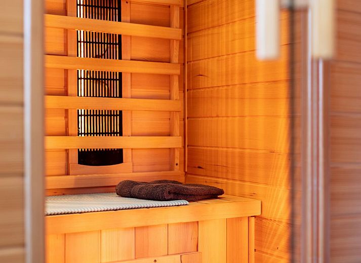 Modern kitchen in De Tortelduif vacation home, Hulshorst, Veluwe.
