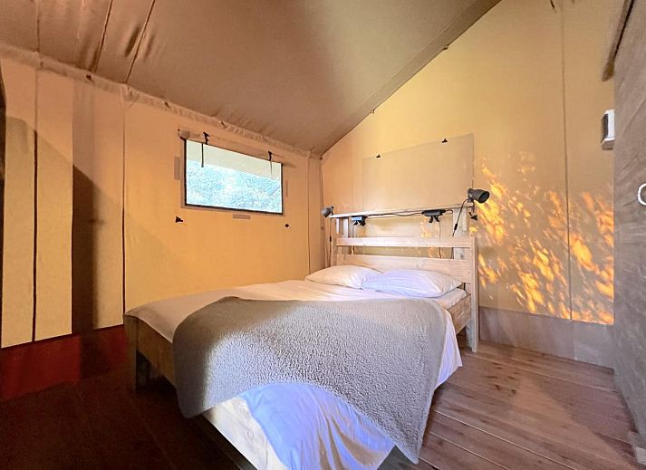 Blick von der Terrasse des Zelthauses The Butterfly in Hulshorst, Veluwe mit Spielplatz.