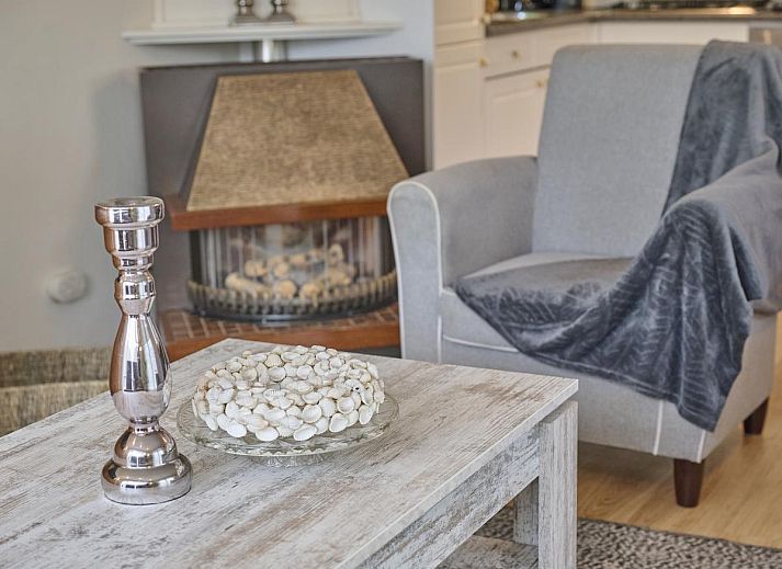 Charmante veranda van vakantiehuis Kerkuil in Hulshorst, Veluwe, met uitnodigende zitgelegenheid.