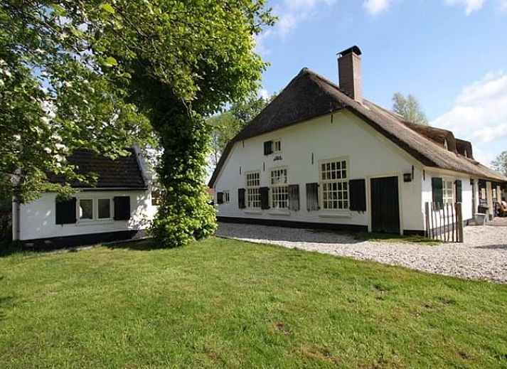 Charmant vakantiehuis in Hulshorst met rieten dak, omgeven door natuur in de Veluwe, Gelderland.