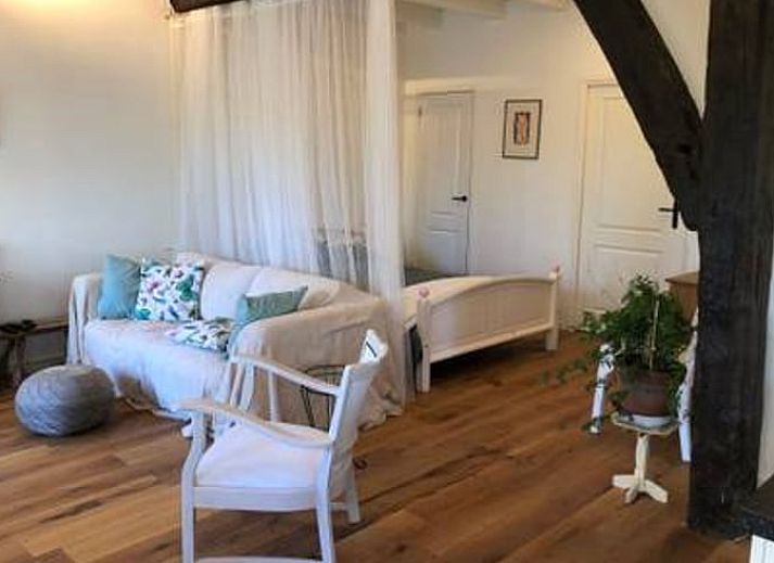 Sfeervol vakantiehuis in Hulshorst met bloesem voorgevel, Veluwe, Gelderland.