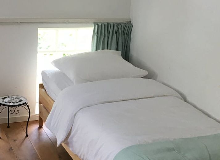 Zonnig terras bij vakantiehuis in Hulshorst, ideaal voor ontspanning, Veluwe, Gelderland.