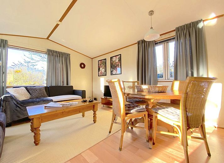 Ferienhaus Haas in Hulshorst, Veluwe, Gelderland mit gruener Veranda und Garten.