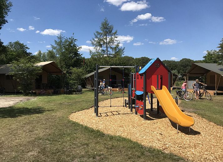 Eingang zum Ferienhaus Haas in Hulshorst, Veluwe, umgeben von Natur.