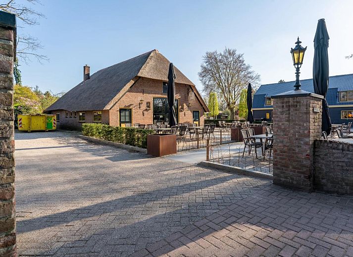 Bedroom with single bed in chalet Eekhoorn, Hulshorst, Veluwe, Gelderland.