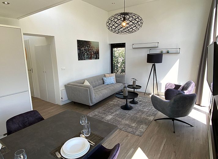 Modernes Einfamilienhaus in Hulshorst, Veluwe, Gelderland, mit groer Terrasse, umgeben von grner Natur.