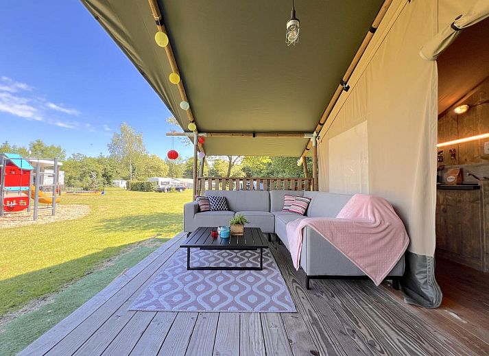 De Bij Zelthaus in Hulshorst mit gemuetlicher Veranda und gruener Umgebung, Veluwe, Gelderland.