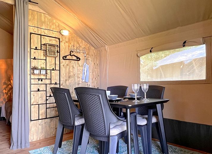 De Bij Zelthaus in Hulshorst mit gemuetlicher Veranda und gruener Umgebung, Veluwe, Gelderland.