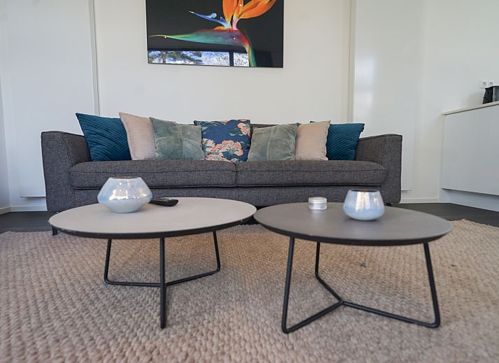 Chalet in Otterlo at the pond, surrounded by Veluwe nature in Gelderland.