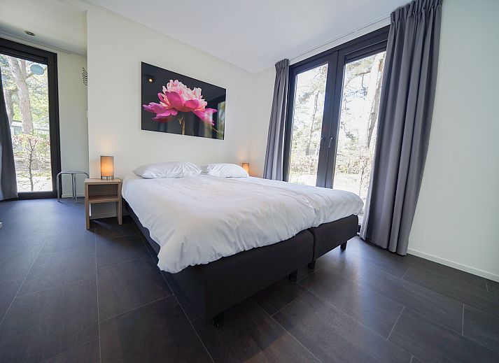 Bright living room in Chalet in Otterlo overlooking the Veluwe forests.