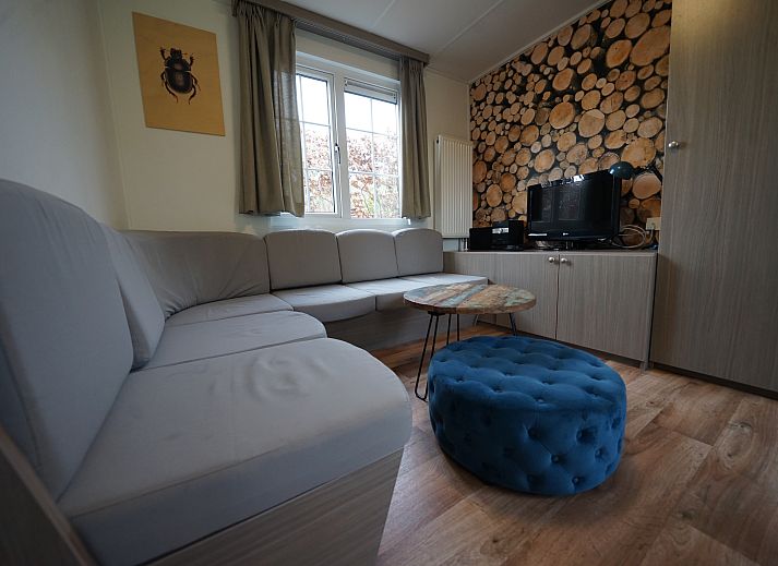 Chalet in Otterlo with terrace in Veluwe, Gelderland, surrounded by nature.