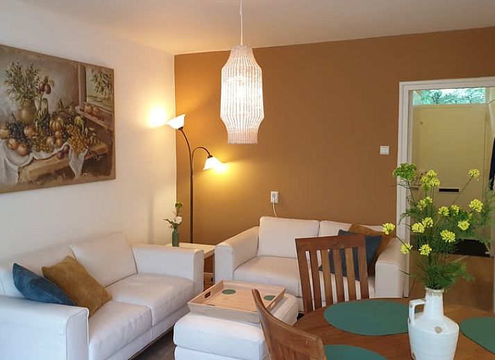 Vakantiehuis in Otterlo biedt een charmante tuin met terras, omgeven door de natuur van de Veluwe, Gelderland.