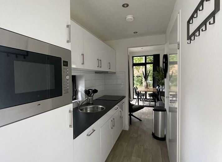 Chalet in Otterlo in the Veluwe, modern vacation accommodation with terrace and green surroundings in Gelderland.