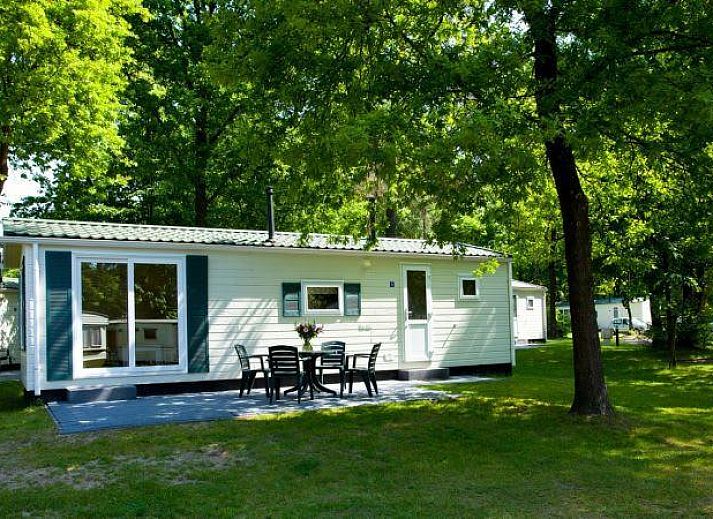 Geniet van de rust bij vakantiehuis Unique 4 in Otterlo, Veluwe. Omgeven door groen met een ruim terras voor ultiem ontspannen.
