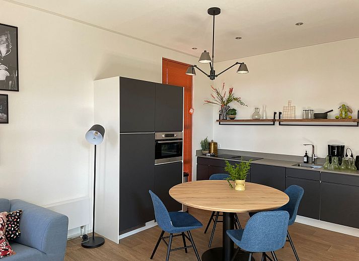 Vrijstaande woning in Otterlo, Veluwe, Gelderland met zonnige veranda en groene omgeving voor een ontspannen vakantie.