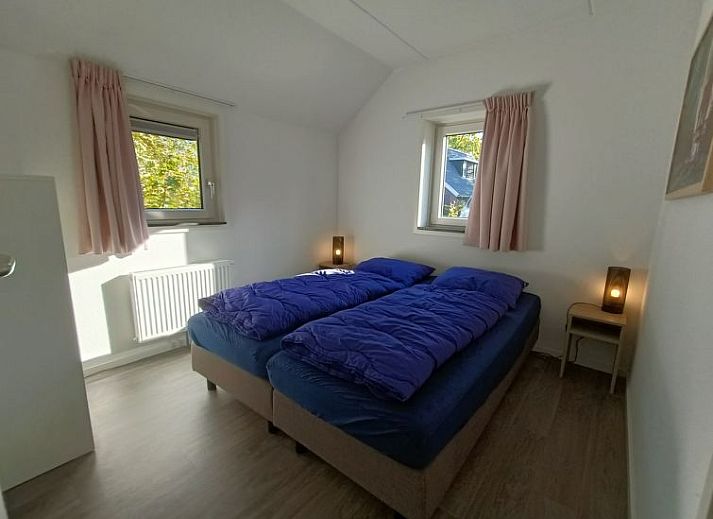 Vakantiehuis Geheim van Otterlo 6 in Otterlo, Veluwe, Gelderland met charmante voorgevel omgeven door groen.
