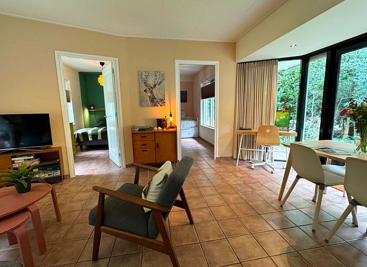 Ontdek de serene bosrijke omgeving van Vakantiehuis in Otterlo, Veluwe, Gelderland, perfect voor natuurliefhebbers en rustzoekers.