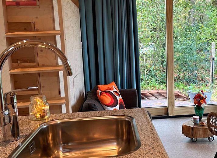 Moderne vakantiehuis in Otterlo met zonnige veranda, gelegen in de Veluwe, Gelderland, omgeven door natuur en rust.