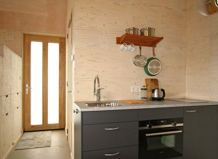 Moderne vakantiehuis in Otterlo met zonnige veranda, gelegen in de Veluwe, Gelderland, omgeven door natuur en rust.