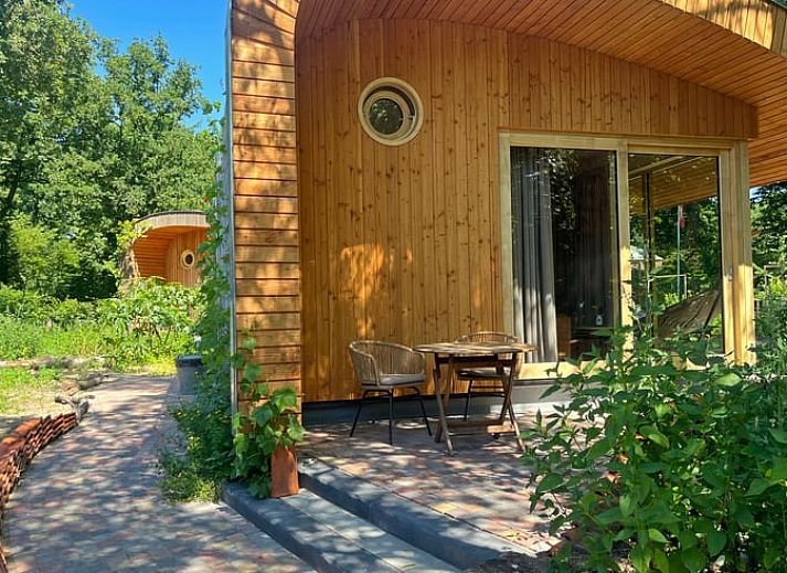 Gezellige binnenruimte van Vakantiehuis in Otterlo, een vakantiehuis in de Veluwe, Gelderland met moderne inrichting en comfortabele zithoek.