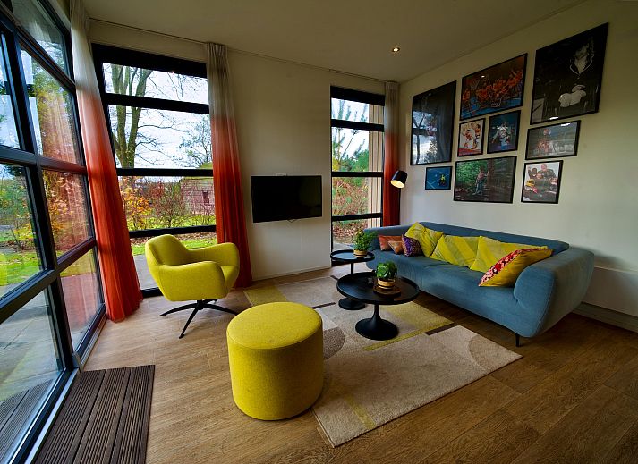 Geniet van de moderne veranda bij de Vrijstaande woning in Otterlo, gelegen in de prachtige Veluwe, Gelderland.