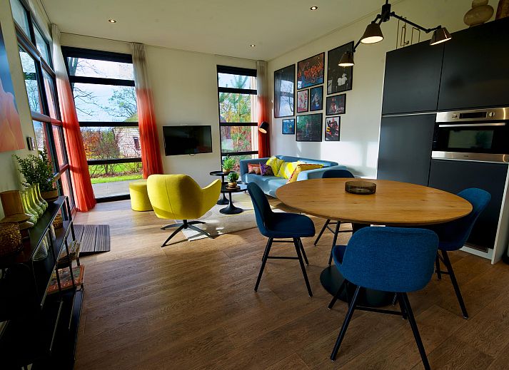 Sfeervolle slaapkamer in Vrijstaande woning in Otterlo, Veluwe, Gelderland met uitzicht op de natuur.