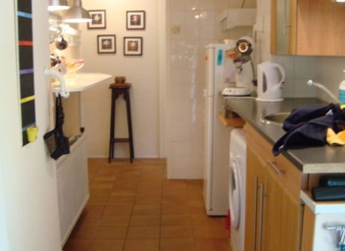 Maison Yvonne, een charmant vakantiehuis in Epe op de Veluwe, biedt een zonnig terras omgeven door bosrijke natuur in Gelderland.